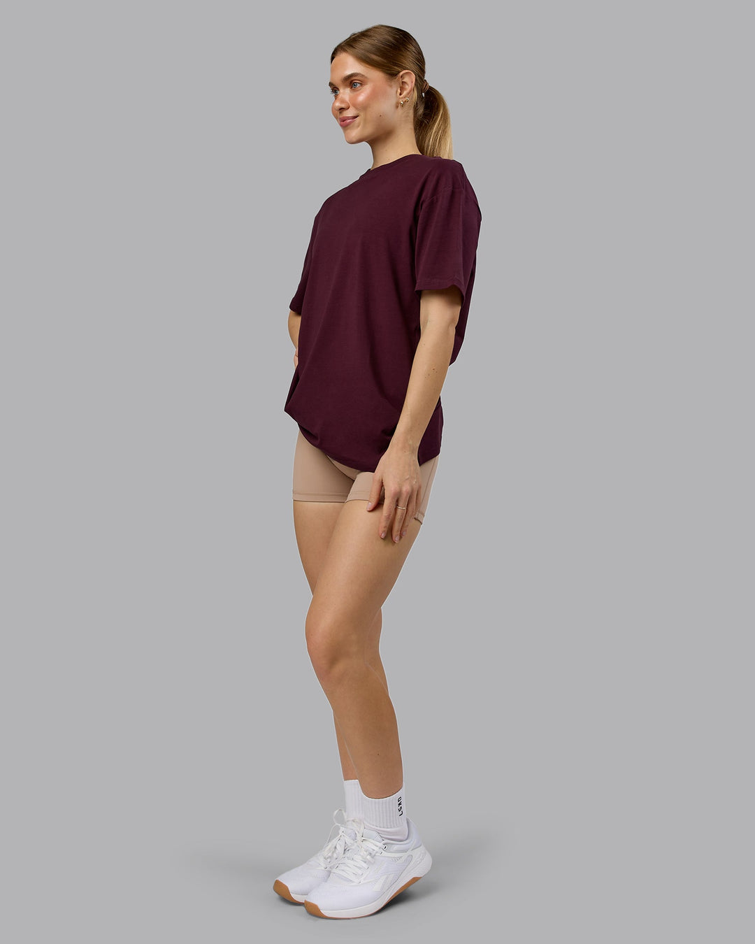 Woman wearing Lifting Club FLXCotton Tee Oversize - Cherry Lacquer-White | Model:Emilie | Size:XS