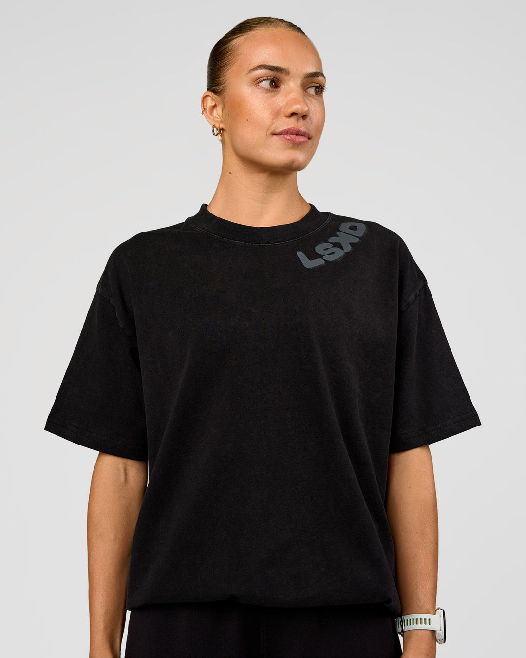 Woman wearing Offset Heavyweight Unisex Oversized Tee - Black Washed-Castlerock | Model:Maja | Size:XS