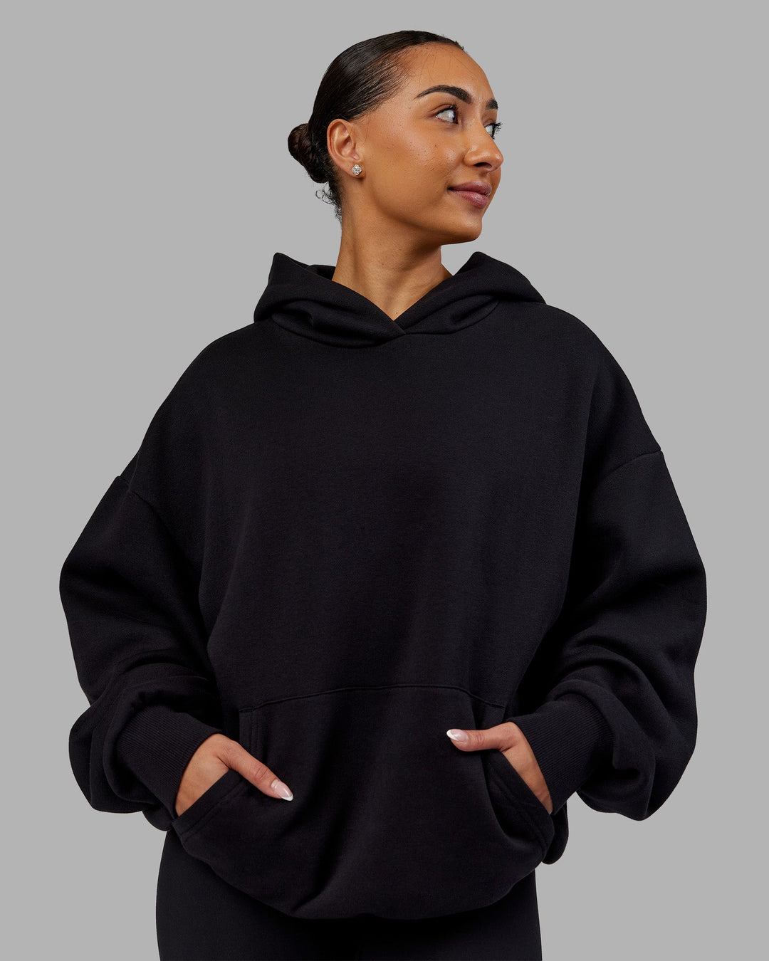 Woman wearing Rise &amp; Lift Hoodie Oversized - Black-White | Model:Ayla | Size:XS