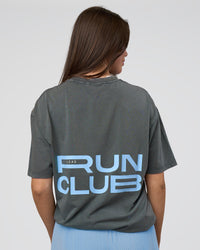 Woman wearing Runner's FLXCotton Oversized Tee - Dark Storm Washed-Open Air | Model:Estella | Size:XS