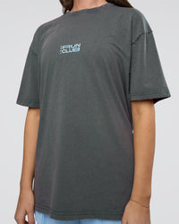 Woman wearing Runner's FLXCotton Oversized Tee - Dark Storm Washed-Open Air | Model:Estella | Size:XS