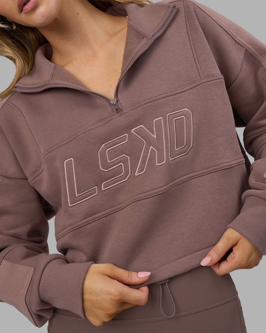 Woman wearing Slam Quarter Zip Sweater - Peppercorn | Model:Leilani | Size:XS