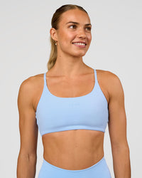 Woman wearing Twist Sports Bra - Open Air | Model:Maja | Size:XS