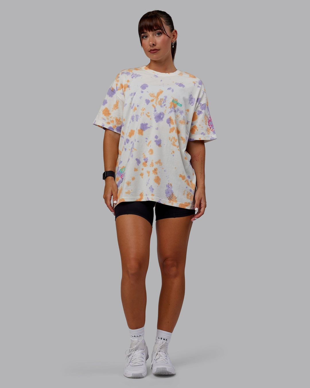 Woman wearing Unisex Washed Huntington 24 Heavyweight Tee Oversize - Tie Dye Tangerine-Dahlia Purple