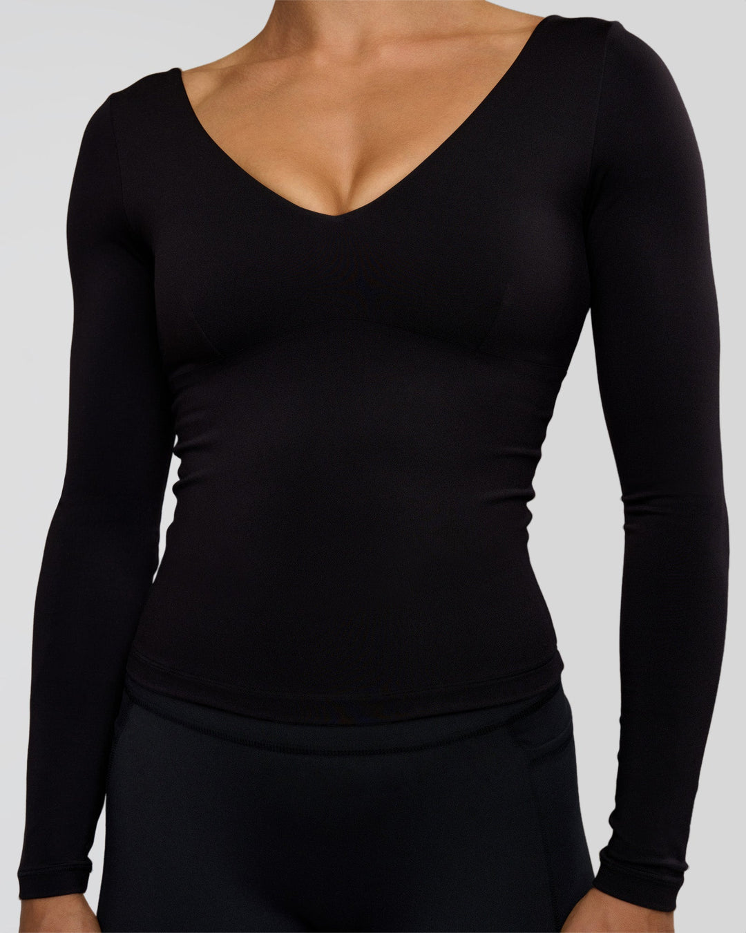 Woman wearing Vitality Long Sleeve Top - Black | Model:Maja | Size:XS