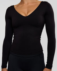Woman wearing Vitality Long Sleeve Top - Black | Model:Maja | Size:XS