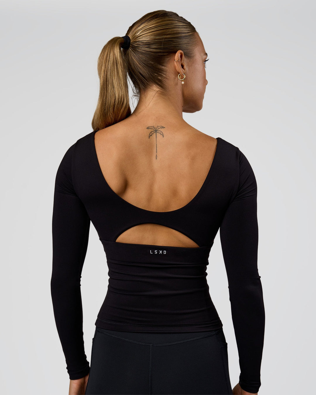 Woman wearing Vitality Long Sleeve Top - Black | Model:Maja | Size:XS