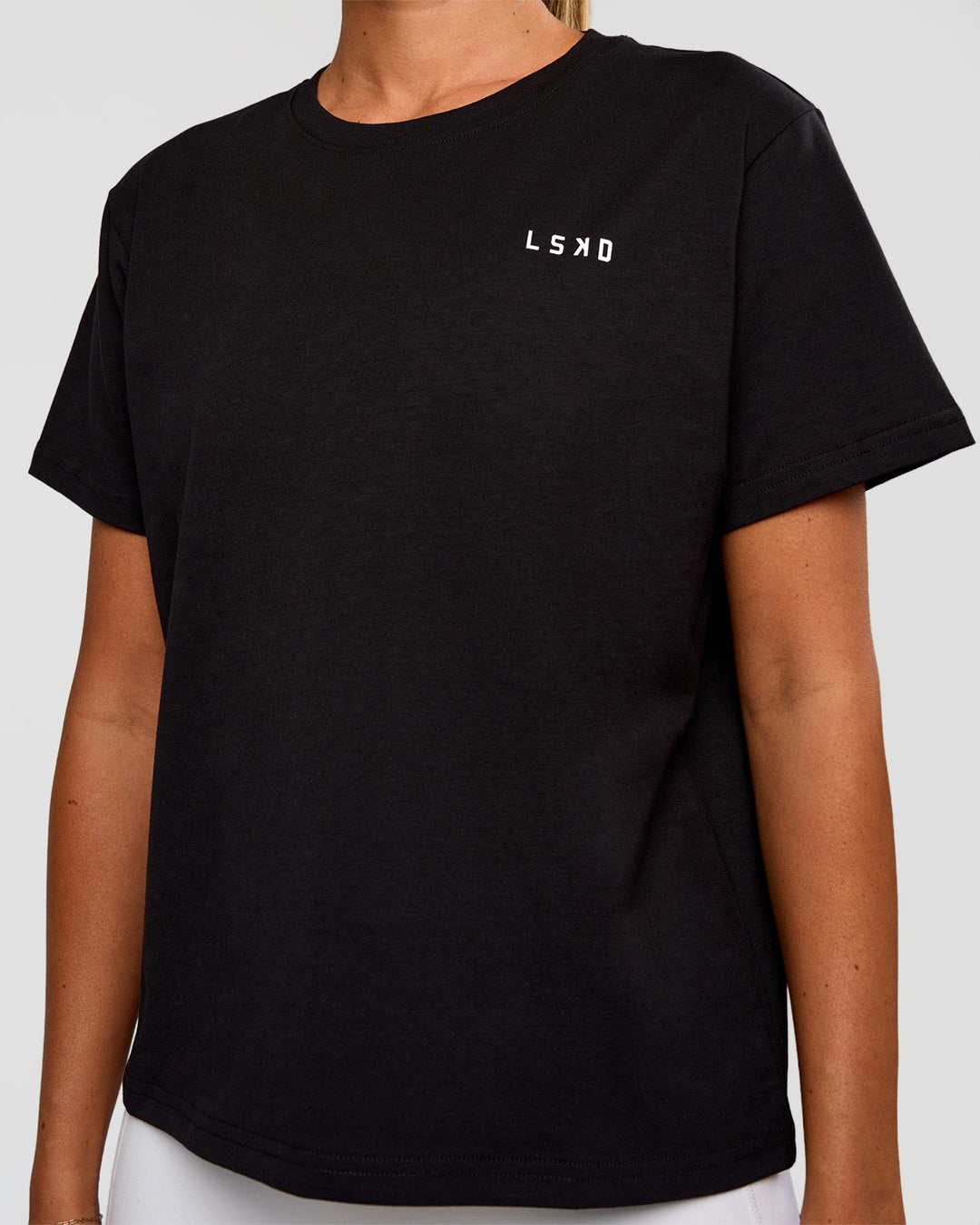 Woman wearing VS6 FLXCotton Regular Fit Tee - Black-White | Model:Charli | Size:XS - view 5