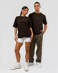 Duo wearing VS1 Enjoy The Journey FLXCotton Oversize Tee - Ground Coffee | Model:Albert | Size:M | Model:Bianca | Size:XS | Thumbnail Index: 4