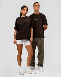 Duo wearing VS1 Enjoy The Journey FLXCotton Oversize Tee - Ground Coffee | Model:Albert | Size:M | Model:Bianca | Size:XS | Thumbnail Index: 7
