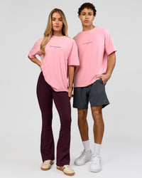 Duo wearing VS1 Enjoy The Journey FLXCotton Oversize Tee - Pink Rose | Model:Issy | Size:XS | Model:Leandro | Size:M | Thumbnail Index: 4