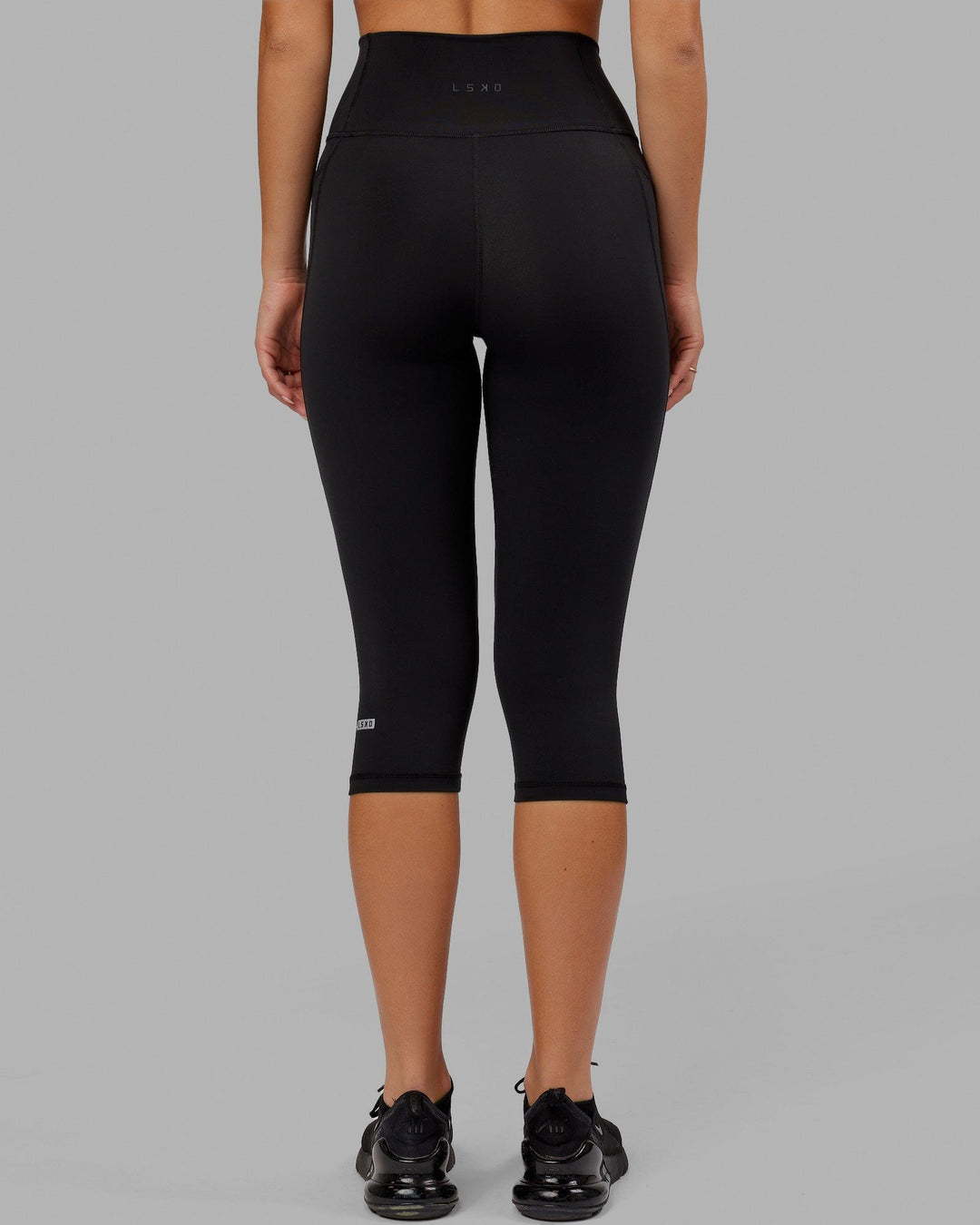 Woman wearing O.G. Fusion Ultra High-Rise 3/4 Legging Pockets - Black | Model:Milly | Size:S