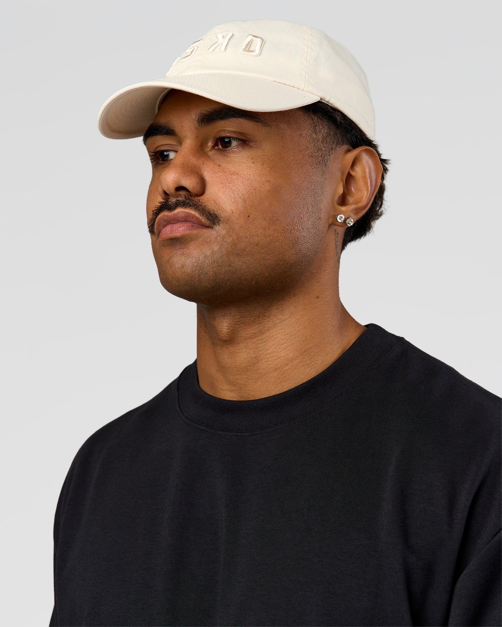 Man wearing Daily Cap - Vaporous Gray | Model:Cap | Size:DAILY