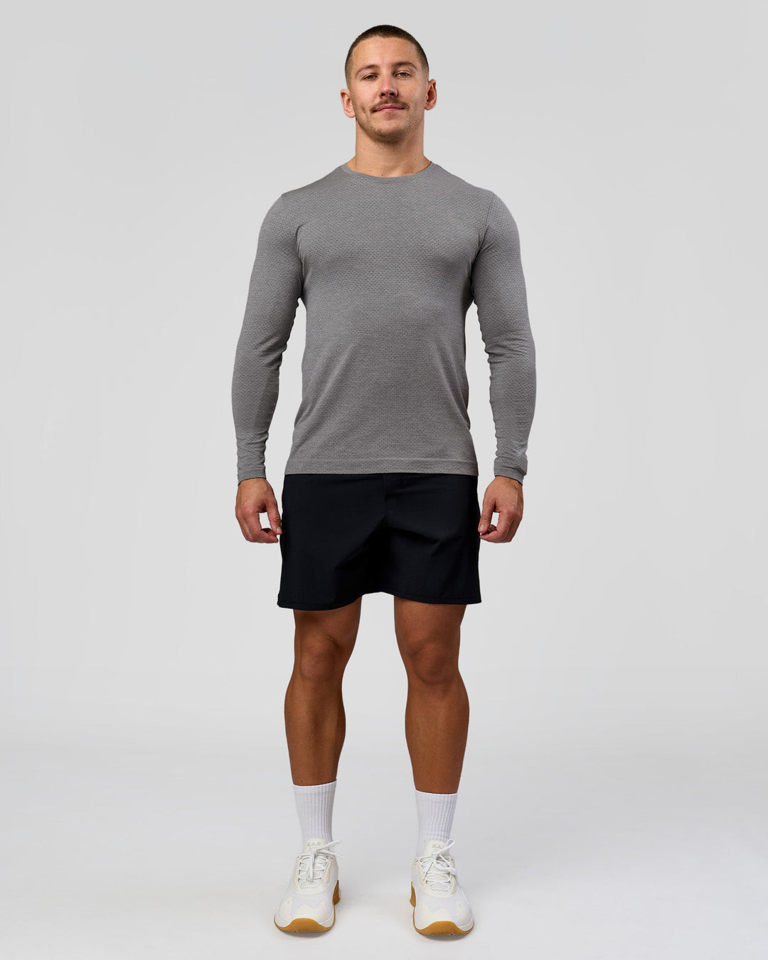 Man wearing AeroFLX+ Seamless Long Sleeve Tee (Set in Sleeve) - Dark Storm/Alloy | Model:Jaiden | Size:L - view 4