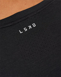Man wearing AeroFLX+ Seamless Set In Tee - Black Marl | Model:Albert | Size:M | Thumbnail Index: 5