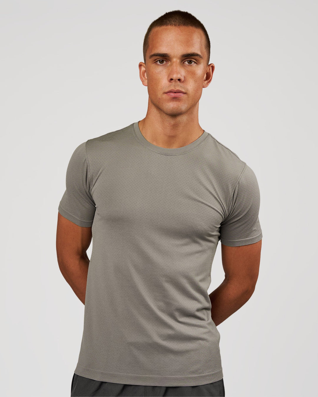 Man wearing AeroFLX+ Seamless Set In Tee - Storm Front/Storm Front | Model:Albert | Size:M - view 1