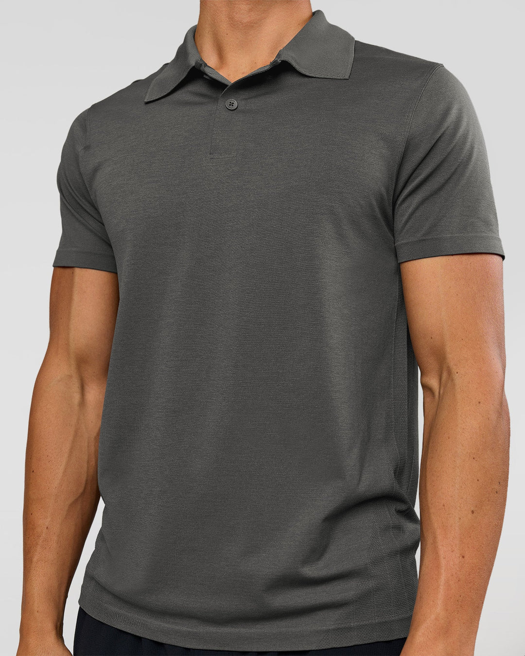 Man wearing Drive Seamless Polo - Dark Storm | Model:Albert | Size:M - view 8