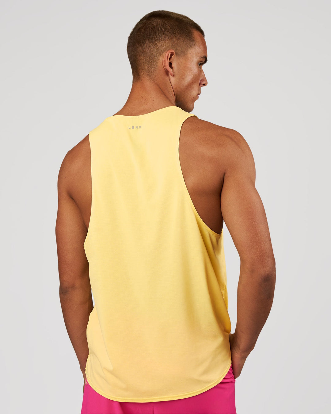 Man wearing Pace Running Tank 3.0  - Lemon | Model:Albert | Size:M - view 7