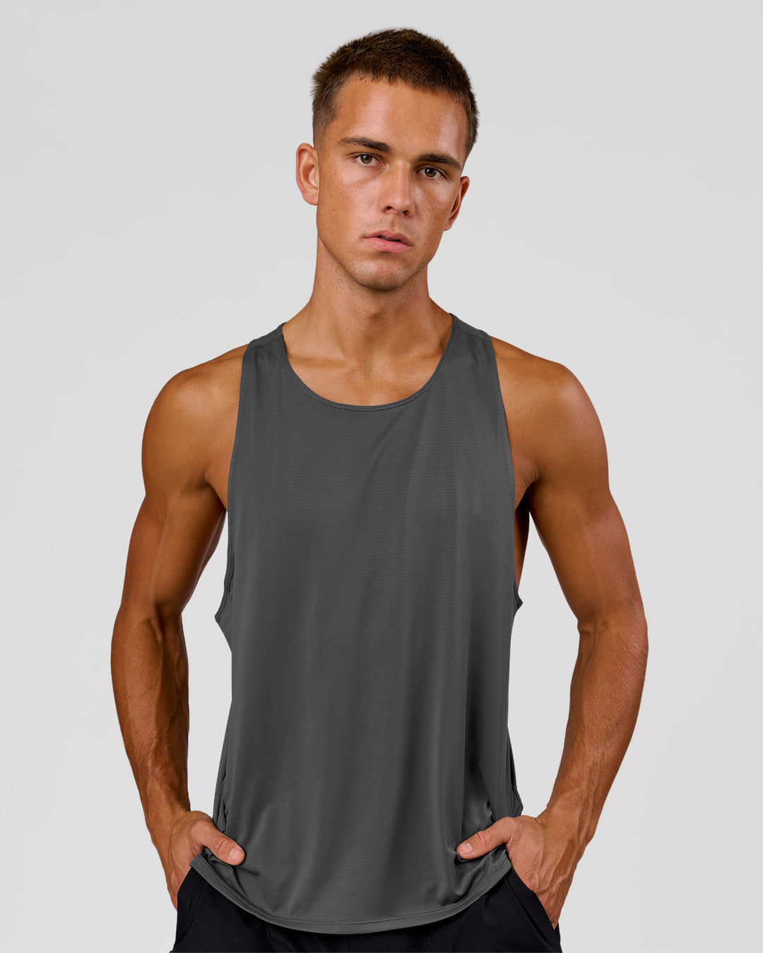 Man wearing Pace Running Tank 3.0 - Dark Storm | Model:Albert | Size:M - view 1