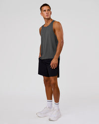 Man wearing Pace Running Tank 3.0 - Dark Storm | Model:Albert | Size:M | Thumbnail Index: 3