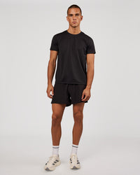 Man wearing Pace Running Tee 3.0  - Black | Model:Albert | Size:M | Thumbnail Index: 3