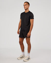Man wearing Pace Running Tee 3.0  - Black | Model:Albert | Size:M | Thumbnail Index: 4