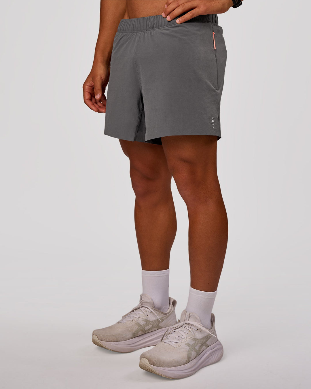 Man wearing Flow-Mode Lined 5" Short - Dark Storm | Model:George | Size:M - view 3