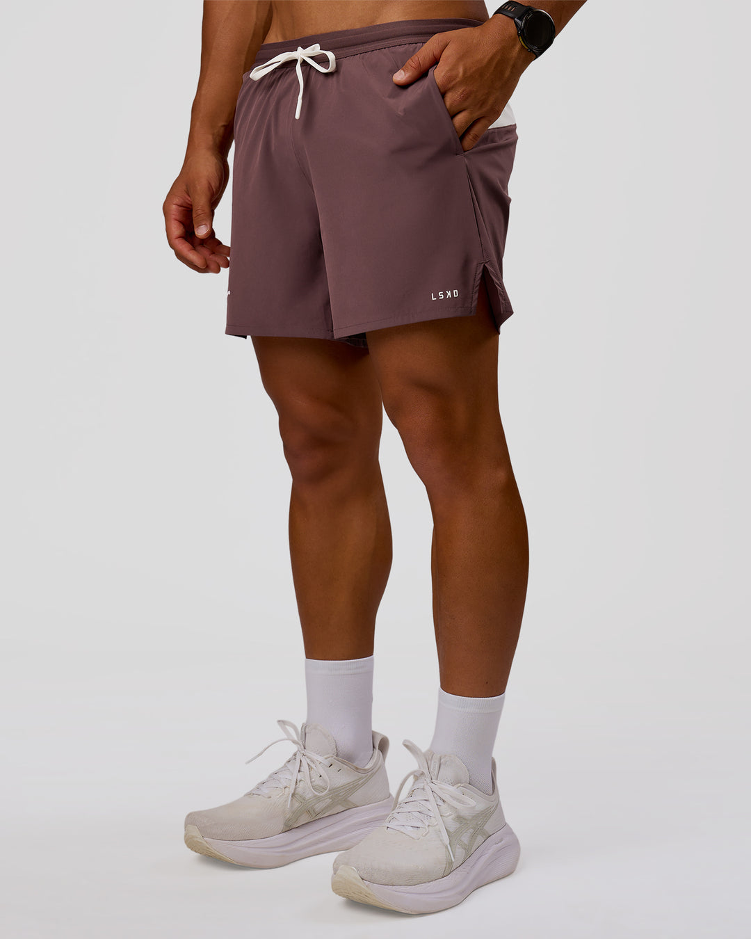 Man wearing Pace 5" Lined Running Short - Cocoa Powder-Off White | Model:George | Size:M - view 6