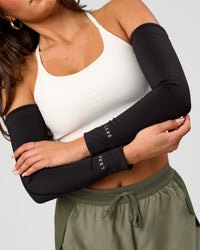 Studio image of Pace Run Sleeves - Black | Thumbnail Index: 0