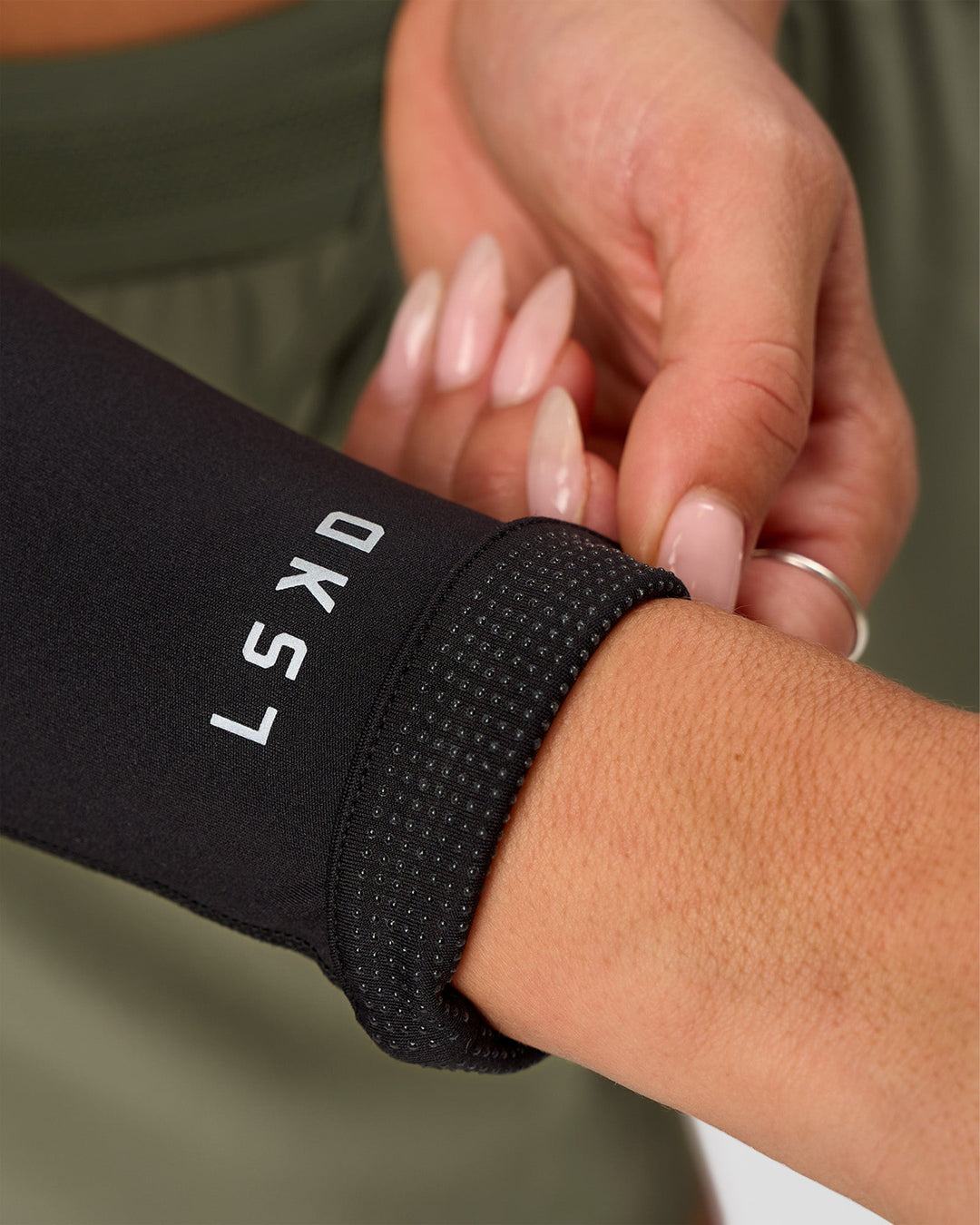 Studio image of Pace Run Sleeves - Black - view 5