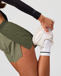 Studio image of Pace Run Sleeves - Black | Thumbnail Index: 6