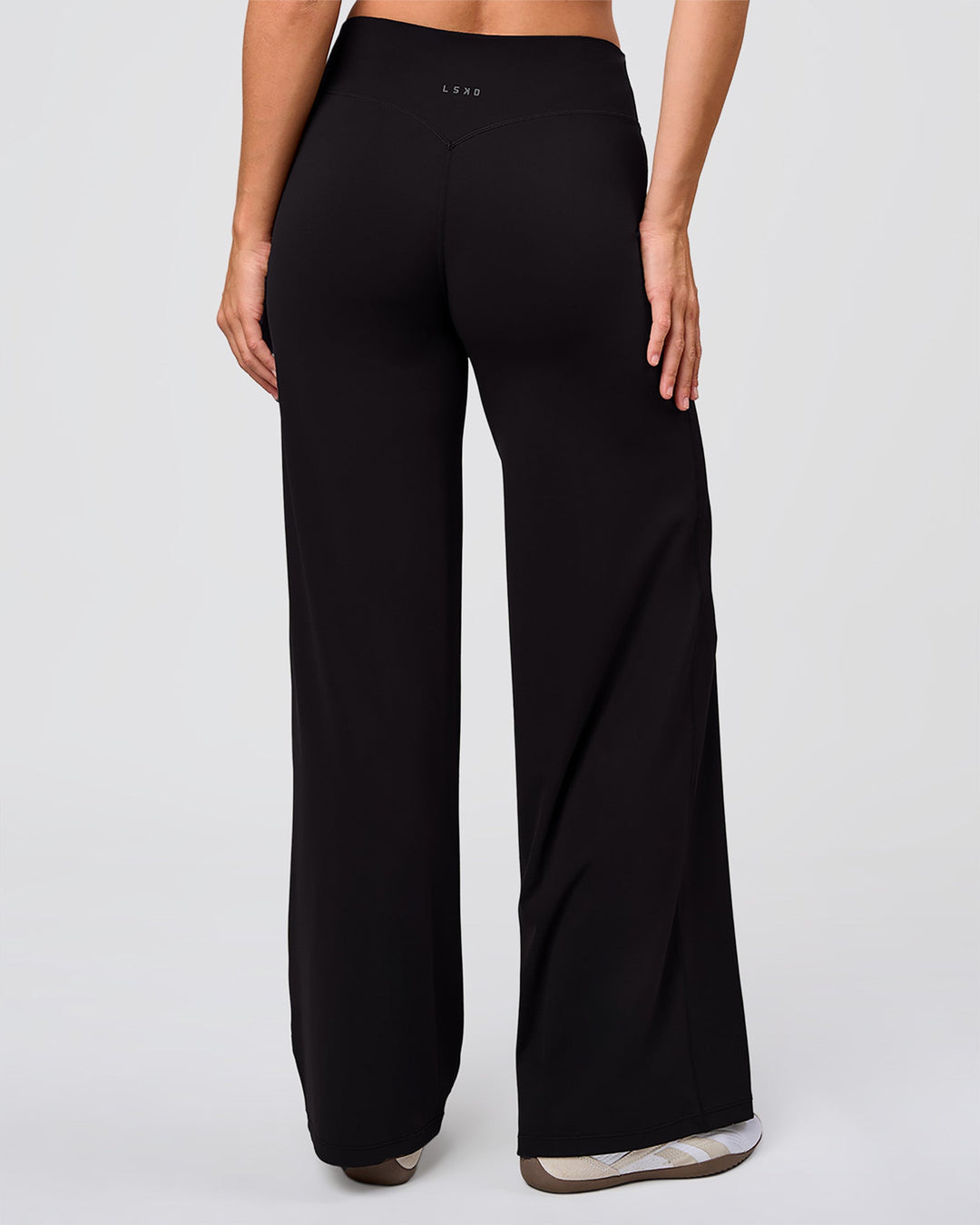 Woman wearing Elixir High-Rise Pant - Black | Model:Amity | Size:S - view 5