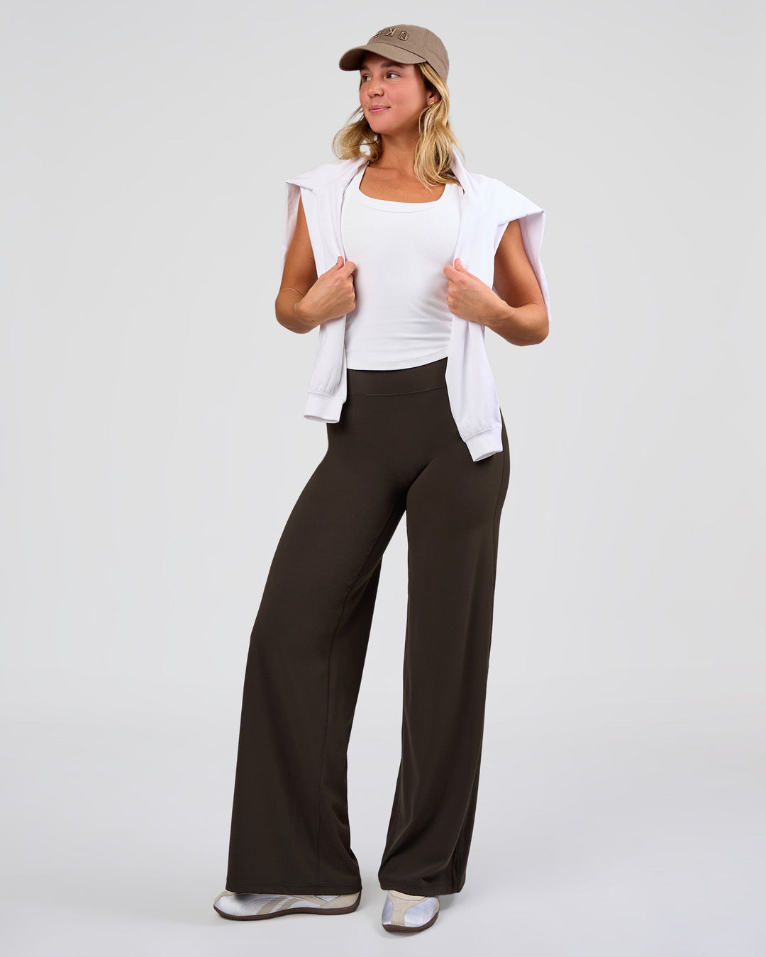 Woman wearing Elixir High-Rise Pant - Ground Coffee | Model:Amity | Size:S - view 3