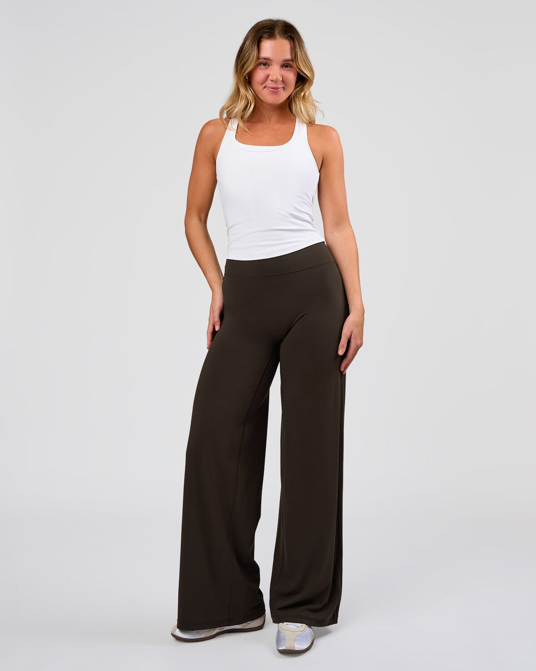 Woman wearing Elixir High-Rise Pant - Ground Coffee | Model:Amity | Size:S - view 7