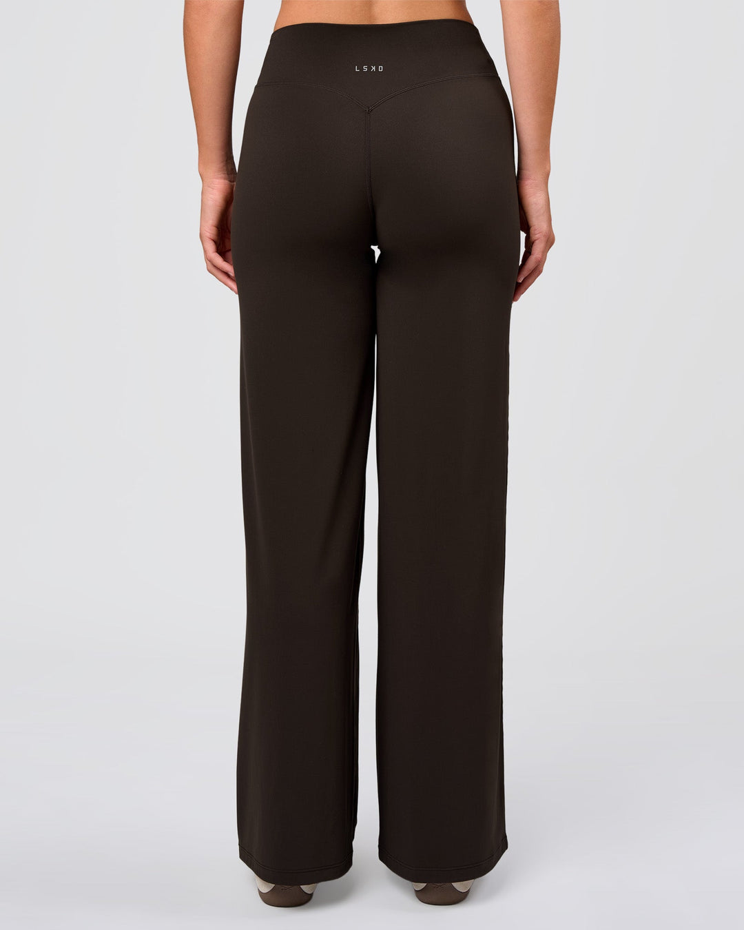 Woman wearing Elixir High-Rise Pant - Ground Coffee | Model:Amity | Size:S - view 8