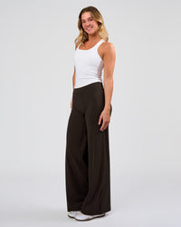 Woman wearing Elixir High-Rise Pant - Ground Coffee | Model:Amity | Size:S | Thumbnail Index: 8