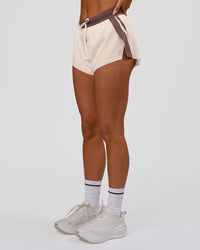 Woman wearing Accelerate 3" Force Mid-Rise Running Short - Cocoa powder-Off White | Model:Bianca | Size:S | Thumbnail Index: 4