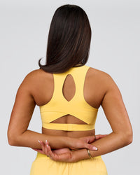 Woman wearing Fusion Sports Bra 2.0 - Lemon | Model:Bianca | Size:S | Thumbnail Index: 5