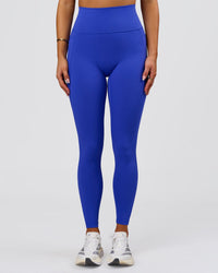 Woman wearing Fusion V-Contour Ultra High-Rise Full Length Legging Pockets - Power Cobalt | Model:Bianca | Size:S | Thumbnail Index: 2