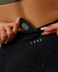 Woman wearing Luxe V-Contour High-Rise Full Length Legging - Black | Model:Bianca | Size:S | Thumbnail Index: 5