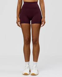 Woman wearing Fusion Ultra High-Rise 4" Short Pockets - Cherry Lacquer | Model:Jordan | Size:S | Thumbnail Index: 5