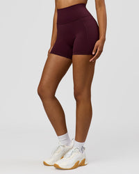 Woman wearing Fusion Ultra High-Rise 4" Short Pockets - Cherry Lacquer | Model:Jordan | Size:S | Thumbnail Index: 6