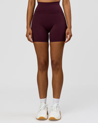 Woman wearing Fusion Ultra High-Rise 6" Short Pockets - Cherry Lacquer | Model:Jordan | Size:S | Thumbnail Index: 4