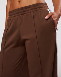 Woman wearing Urban Wide Leg Track Pant - Hot Chocolate-Open Air | Model:Jordan | Size:S | Thumbnail Index: 4