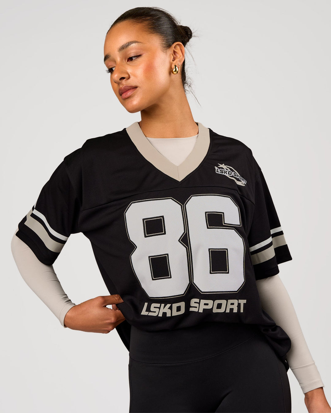 Woman wearing Playmaker V-Neck Jersey - Black-Shale Beige | Model:Rosie | Size:S - view 1