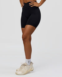 Woman wearing Solstice High-Rise 6" Short - Black | Model:Brylee | Size:XS | Thumbnail Index: 4