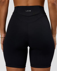 Woman wearing Solstice High-Rise 6" Short - Black | Model:Brylee | Size:XS | Thumbnail Index: 8
