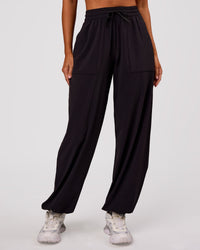 Woman wearing Bend Woven Pant - Black | Model:Charli | Size:XS | Thumbnail Index: 2