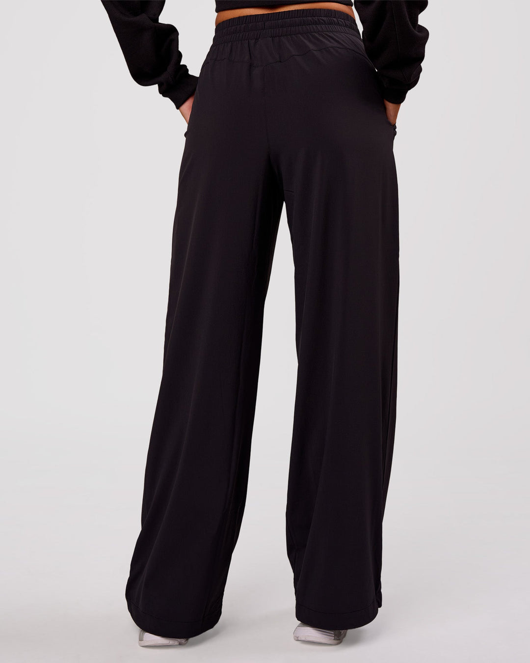 Woman wearing Bend Woven Pant - Black | Model:Charli | Size:XS - view 5