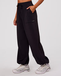 Woman wearing Bend Woven Pant - Black | Model:Charli | Size:XS | Thumbnail Index: 7